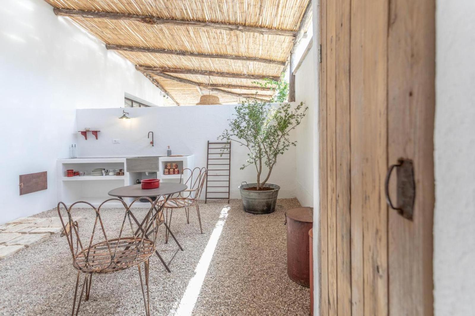 Bed and Breakfast Trullo Santovia Сант-Исидоро Экстерьер фото